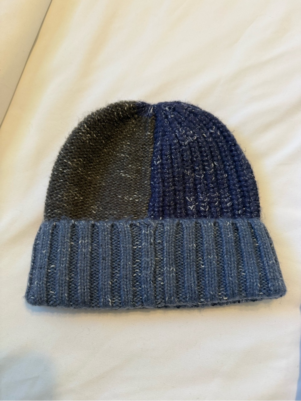 Universal thread beanie 💙💚